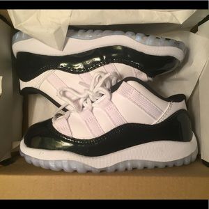 Brand new 8c white & emerald jordans